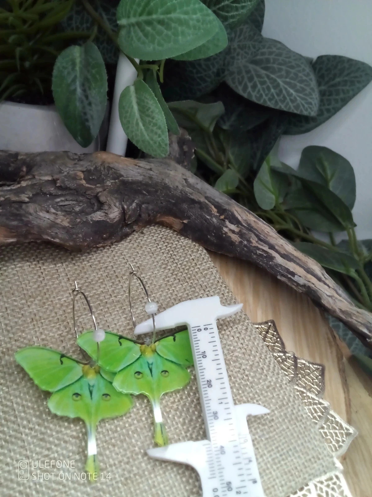 Colar de borboletas verdes e pedras de selenita – photo 2